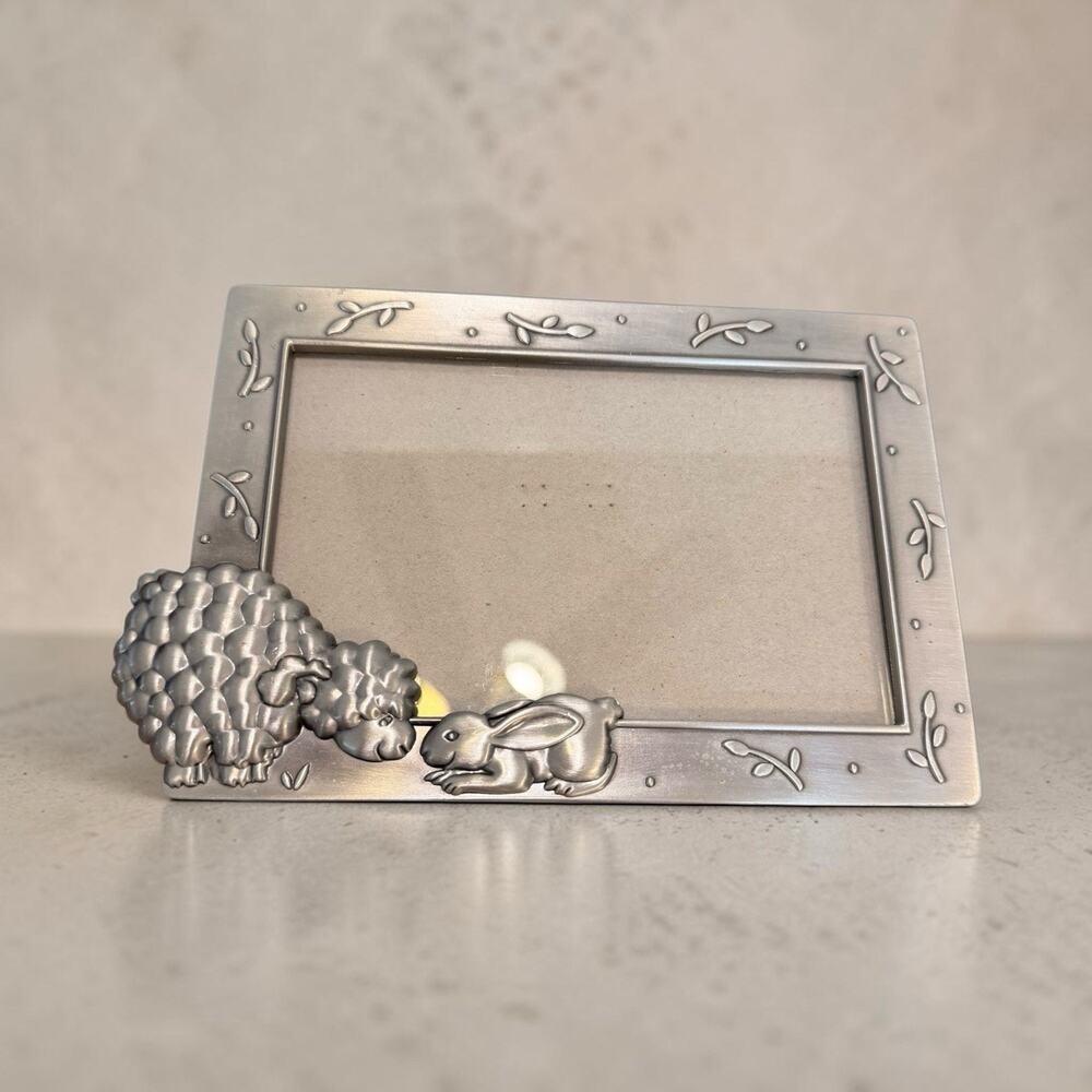 Fetco Pewter Keegan-Lamb Photo Frame 6 X4 Nursery Baby Picture F445064 Easel